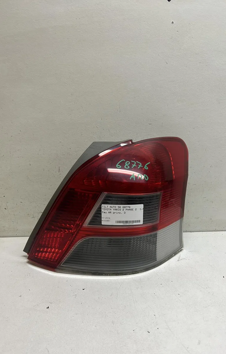 Feu arrière droit Toyota YARIS (_P9_) 1.4 d-4d (nlp90_) (2005-2012) occasion