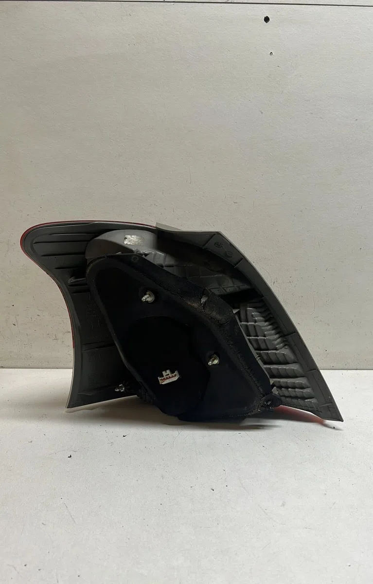 Feu arrière droit Toyota YARIS (_P9_) 1.4 d-4d (nlp90_) (2005-2012) occasion