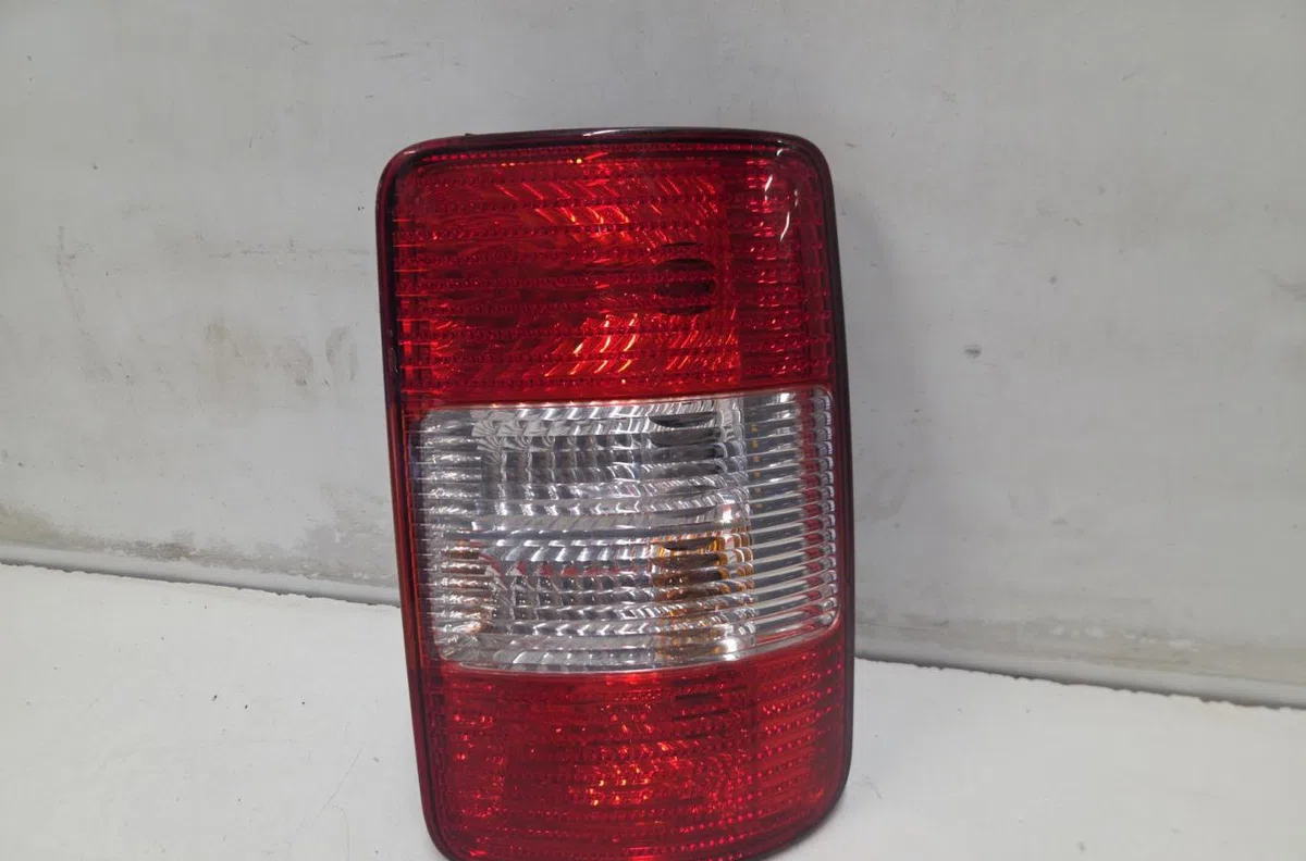 Feu arrière droit VOLKSWAGEN CADDY 3 PHASE 1 occasion