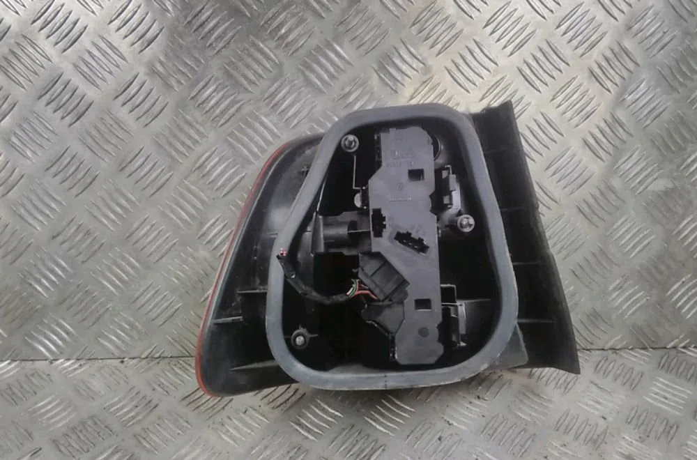 Feu arrière droit Volkswagen FLIGHT III CLASSIC (6V2) 64 1.9 sdi (1995-1999) occasion