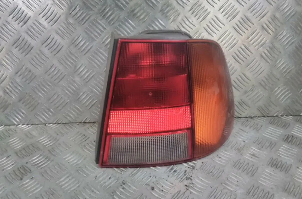 Feu arrière droit Volkswagen FLIGHT III CLASSIC (6V2) 64 1.9 sdi (1995-1999) occasion