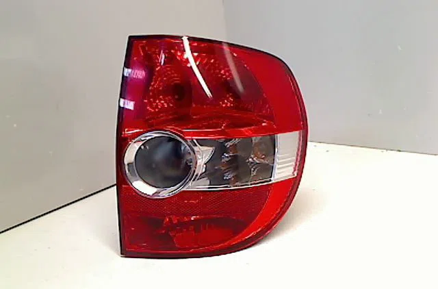 Feu arrière droit VOLKSWAGEN FOX  1.4 TDI 70ch occasion