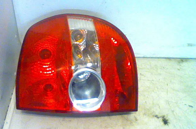 Feu arrière droit VOLKSWAGEN FOX 2005 occasion