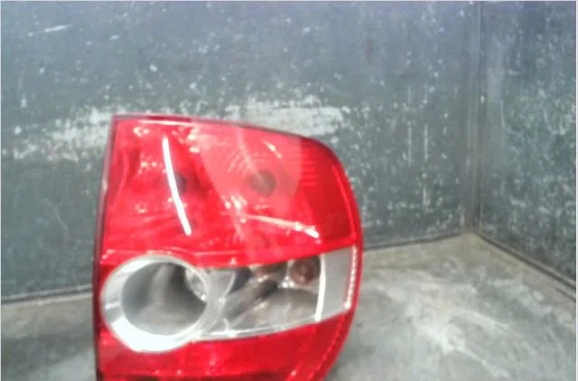 Feu arrière droit VOLKSWAGEN FOX 2006 occasion