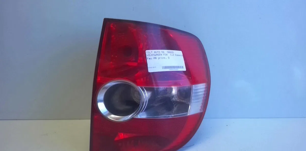 Feu arrière droit Volkswagen FOX 3-5 portes (5Z1, 5Z3, 5Z4) 1.2 (2005-2011) occasion