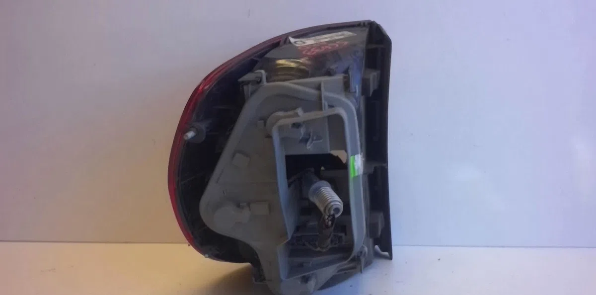 Feu arrière droit Volkswagen FOX 3-5 portes (5Z1, 5Z3, 5Z4) 1.2 (2005-2011) occasion