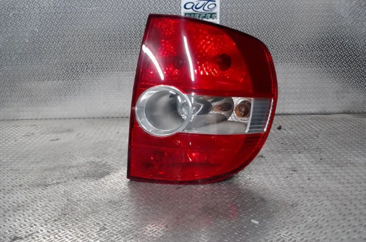 Feu arrière droit VOLKSWAGEN FOX  FOX occasion