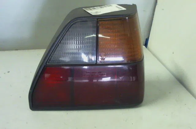 Feu arrière droit VOLKSWAGEN GOLF 1990 occasion