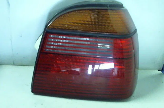 Feu arrière droit VOLKSWAGEN GOLF 1993 occasion