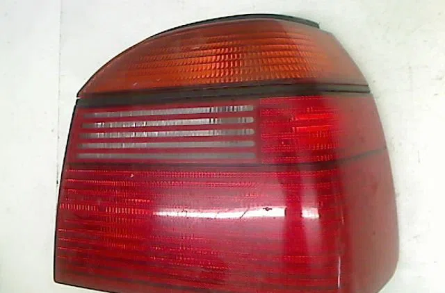 Feu arrière droit VOLKSWAGEN GOLF 1993 occasion