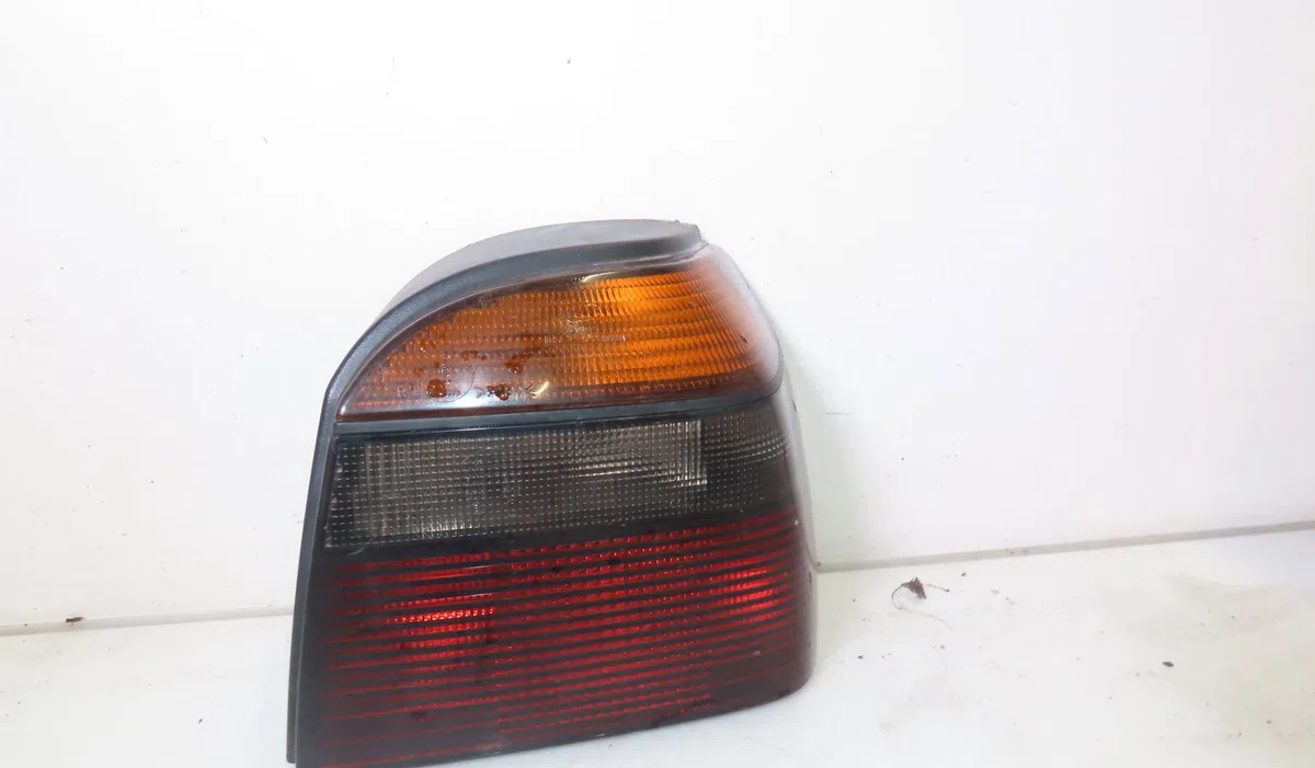 Feu arrière droit VOLKSWAGEN GOLF 1996 occasion