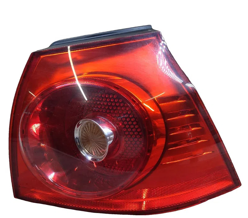 FEU ARRIERE DROIT VOLKSWAGEN GOLF 1K6945096AA