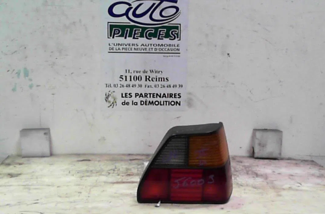 Feu arrière droit VOLKSWAGEN GOLF 2  0 occasion