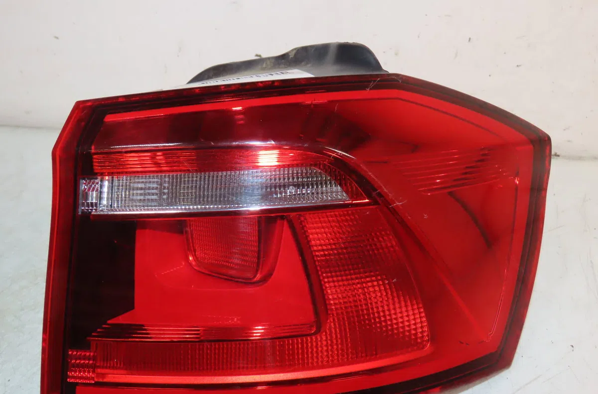 Feu arrière droit VOLKSWAGEN GOLF 2015 occasion