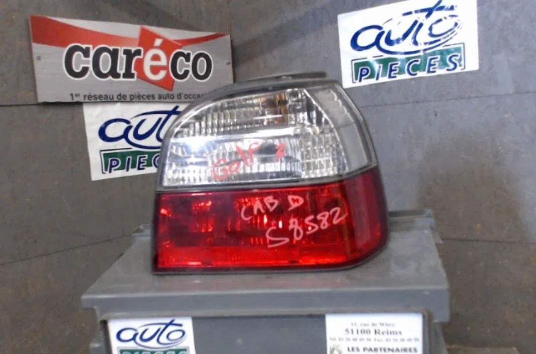 Feu arrière droit VOLKSWAGEN GOLF 3 CABRIOLET occasion