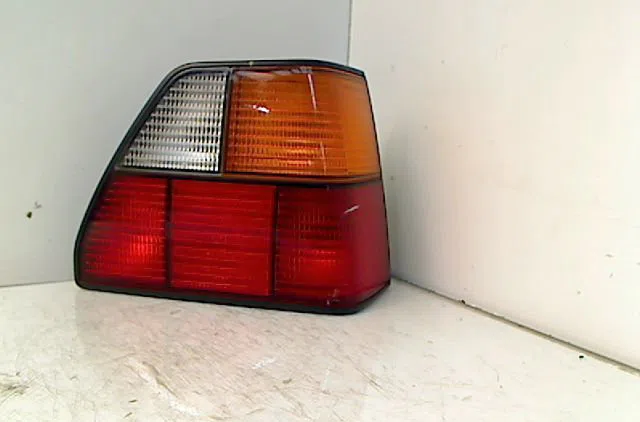 Feu arrière droit VOLKSWAGEN GOLF II 1988 occasion