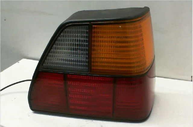 Feu arrière droit VOLKSWAGEN GOLF II occasion