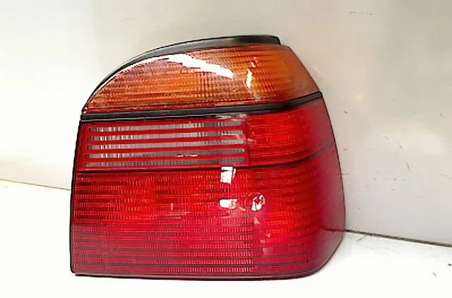 Feu arrière droit VOLKSWAGEN GOLF III  1.6i 75ch occasion