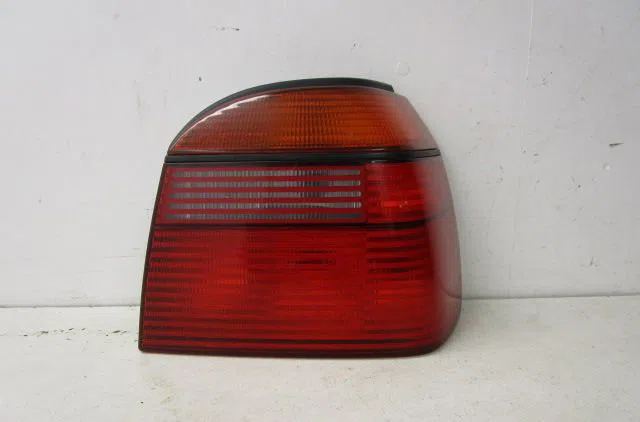 Feu arrière droit VOLKSWAGEN GOLF III  1.8i 75ch occasion