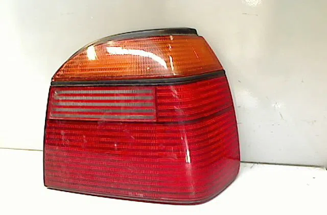 Feu arrière droit VOLKSWAGEN GOLF III  1.9 D occasion