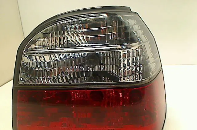 Feu arrière droit VOLKSWAGEN GOLF III 1992 occasion