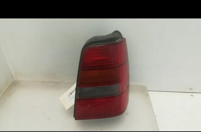 Feu arrière droit VOLKSWAGEN GOLF III 1996 occasion