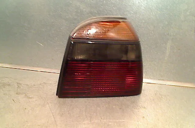 Feu arrière droit VOLKSWAGEN GOLF III 1996 occasion