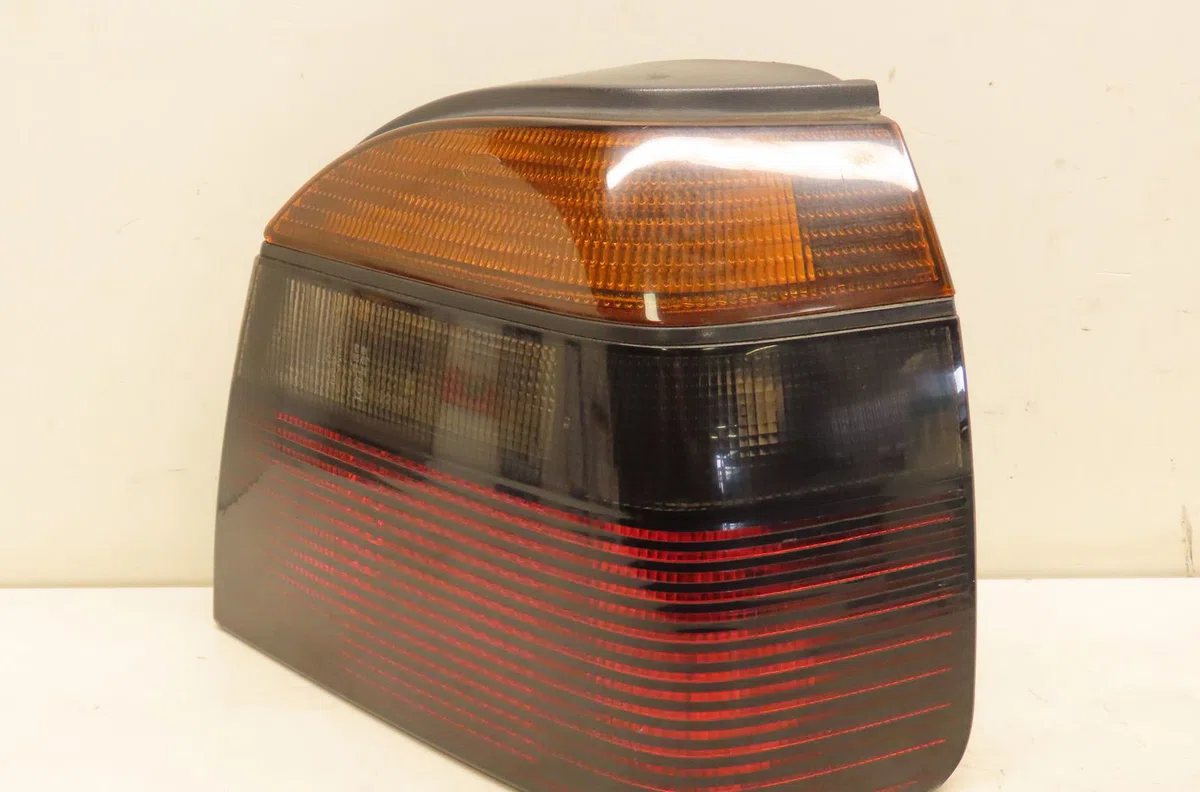 Feu arrière droit Volkswagen GOLF III (1H1) 1.4 (1991-1997) occasion