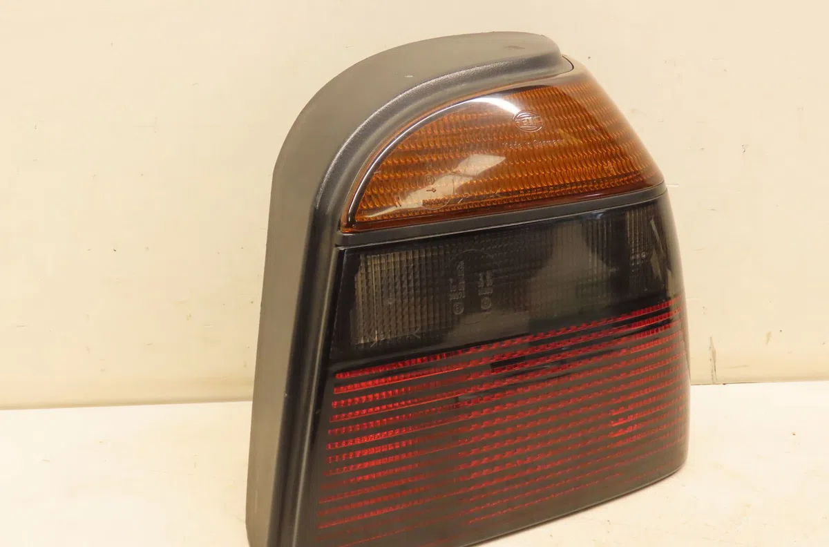 Feu arrière droit Volkswagen GOLF III (1H1) 1.4 (1991-1997) occasion