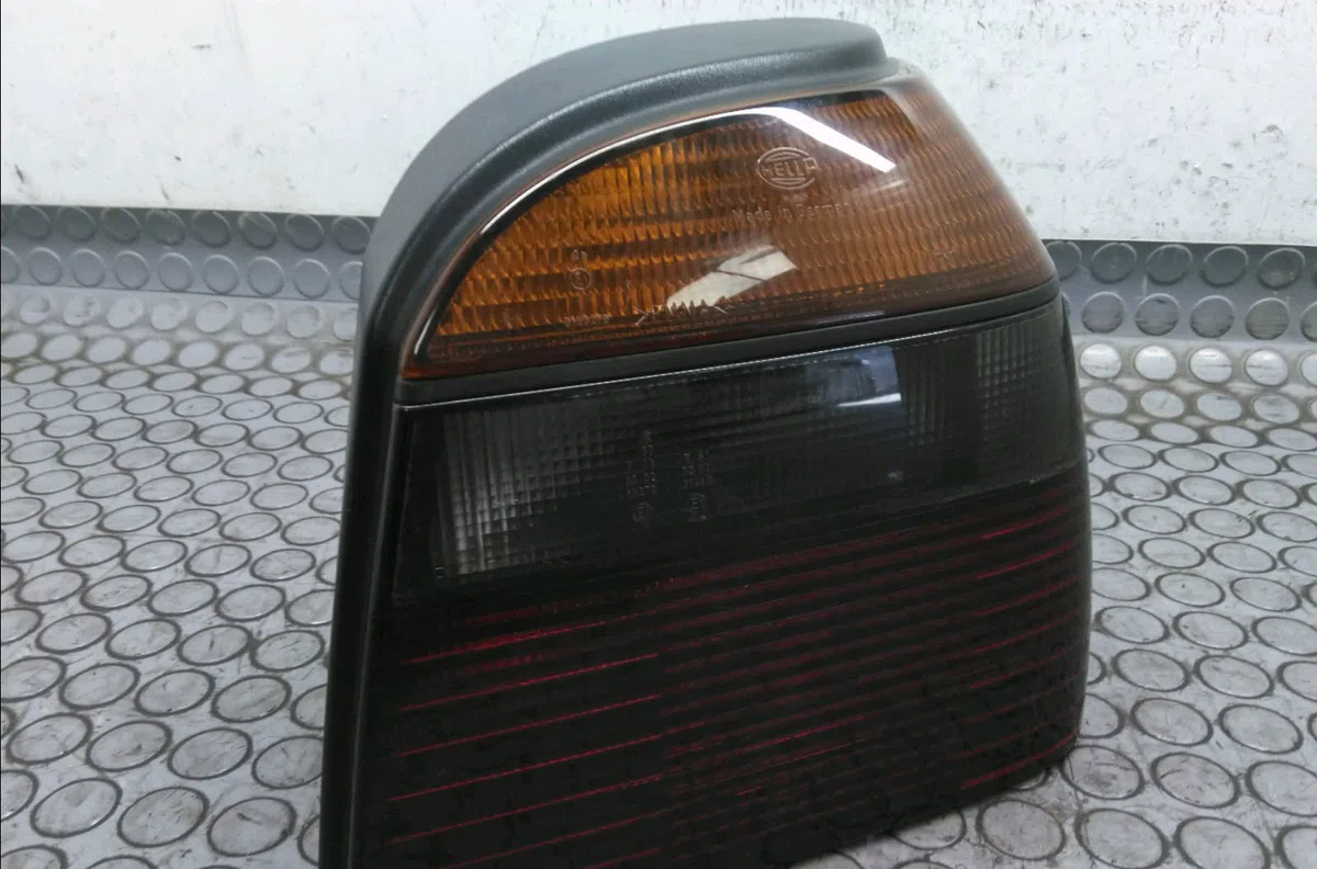 Feu arrière droit Volkswagen GOLF III Cabriolet (1E7) 1.8 (1993-1998) occasion