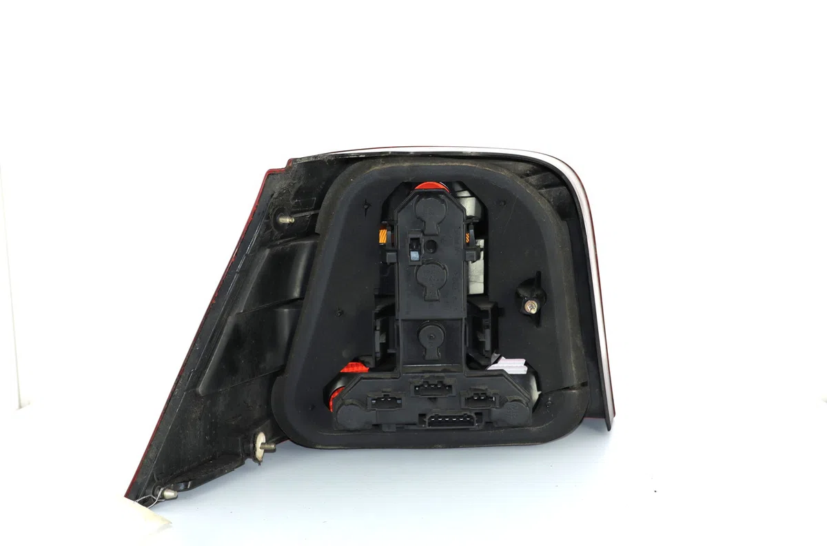 Feu arrière droit Volkswagen GOLF IV (1J1) 1.6 16v (2000-2005) occasion