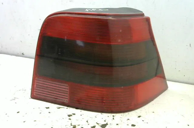 Feu arrière droit Volkswagen GOLF IV (1J1) 1.9 tdi (1997-2004) 3 portes occasion