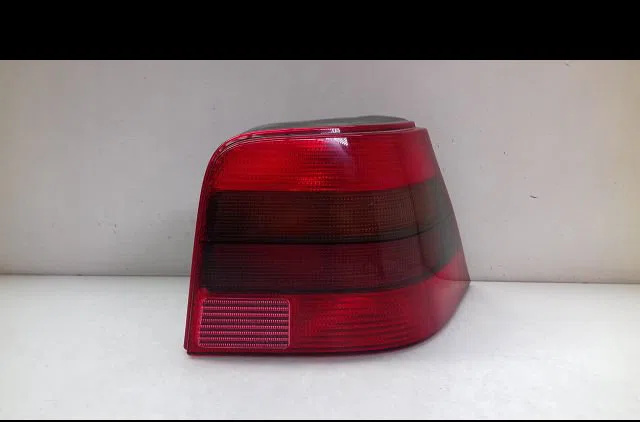 Feu arrière droit Volkswagen GOLF IV (1J1) 2.8 vr6 4motion (1999-2005) occasion