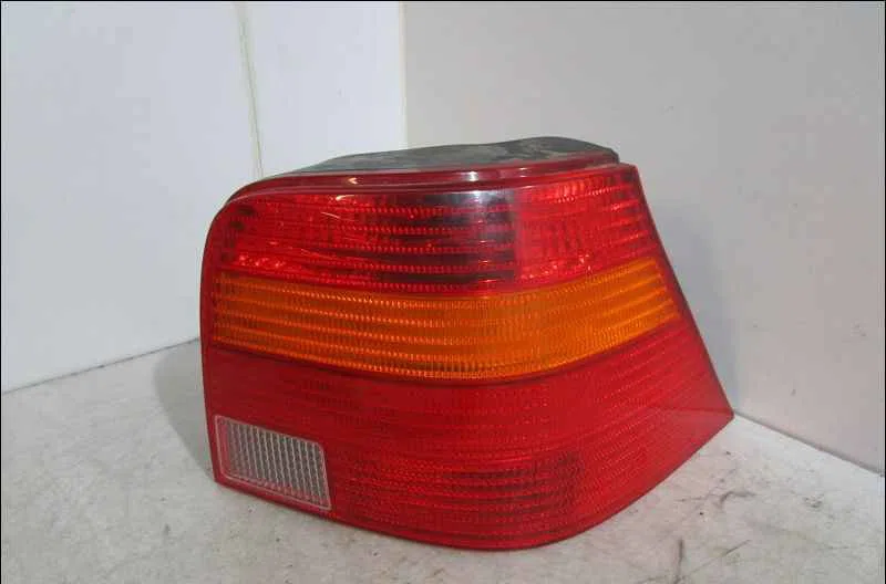 Feu arrière droit VOLKSWAGEN GOLF IV occasion