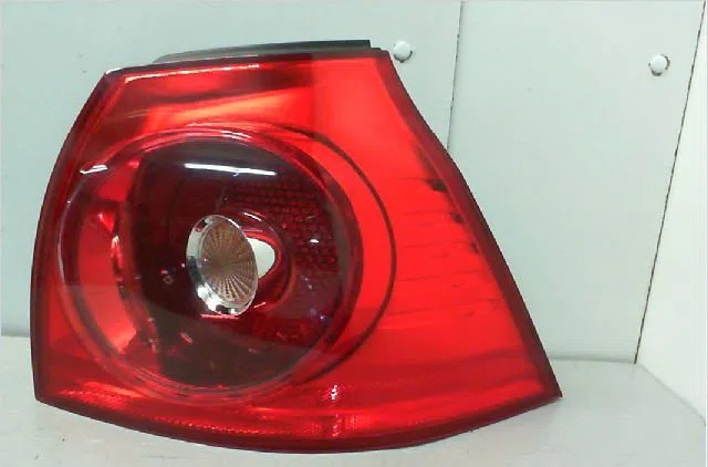Feu arrière droit VOLKSWAGEN GOLF V  1.9 TDI 105ch occasion