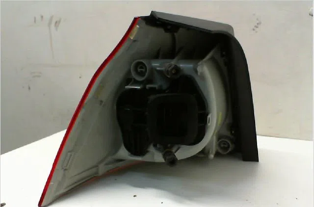 Feu arrière droit VOLKSWAGEN GOLF V  1.9 TDI 105ch occasion
