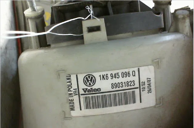 Feu arrière droit VOLKSWAGEN GOLF V  1.9 TDI 90ch occasion