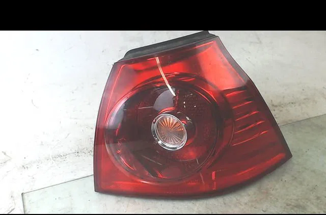 Feu arrière droit Volkswagen GOLF V (1K1) 1.4 16v (2003-2006) occasion