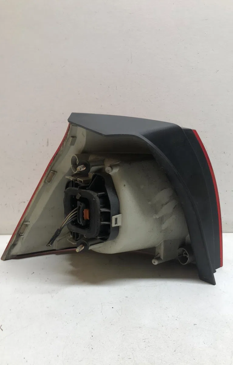 Feu arrière droit Volkswagen GOLF V (1K1) 1.4 16v (2003-2006) occasion