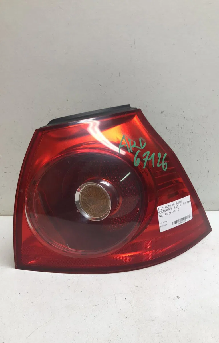 Feu arrière droit Volkswagen GOLF V (1K1) 1.4 16v (2003-2006) occasion