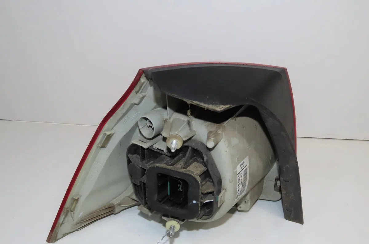 Feu arrière droit Volkswagen GOLF V (1K1) 1.6 (2004-2008) occasion