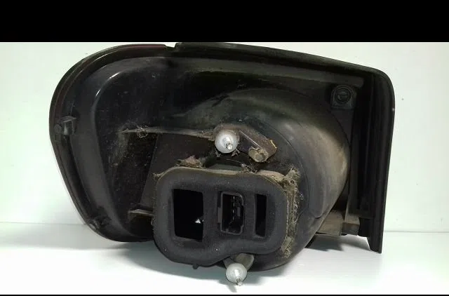 Feu arrière droit Volkswagen GOLF V (1K1) 1.9 tdi (2003-2008) 5 portes occasion
