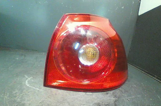 Feu arrière droit VOLKSWAGEN GOLF V 2004 occasion