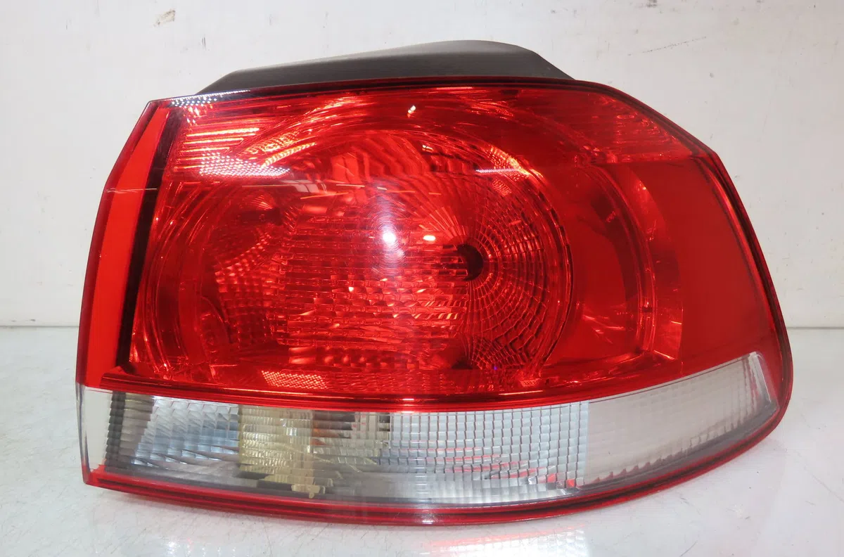 Feu arrière droit Volkswagen GOLF VI (5K1) 1.6 tdi (2009-2012) occasion