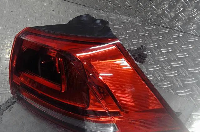 Feu arrière droit Volkswagen GOLF VII (5G1, BQ1, BE1, BE2) 1.4 tsi (2014-2020) occasion