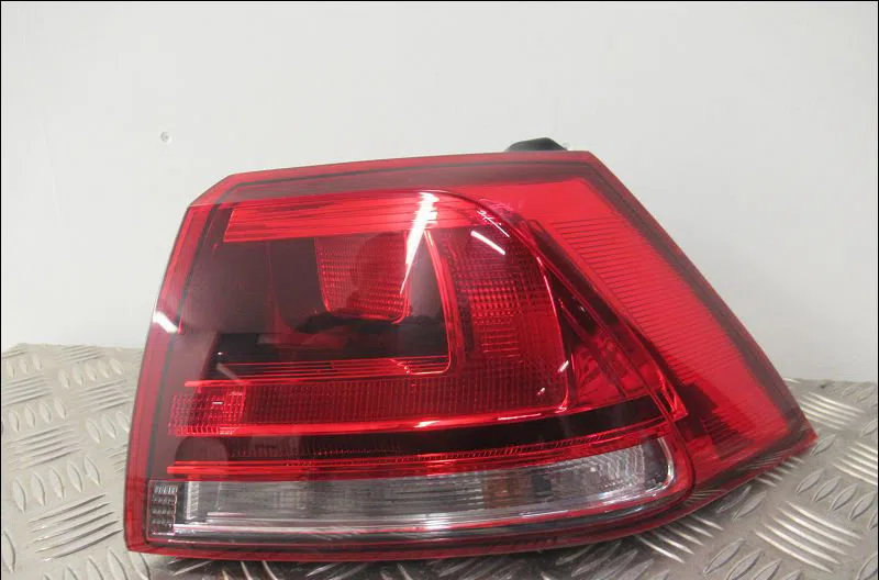 Feu arrière droit Volkswagen GOLF VII (5G1, BQ1, BE1, BE2) 2.0 tdi (2012-2020) 5 portes occasion
