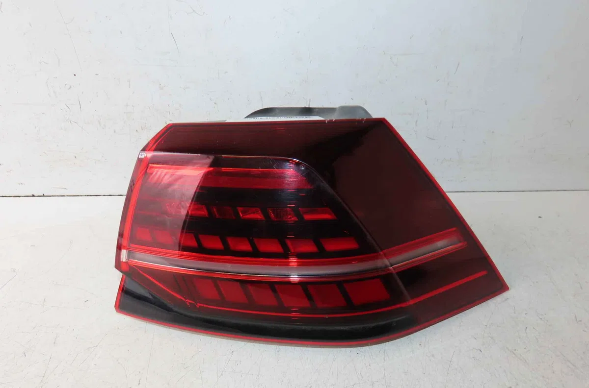 Feu arrière droit VOLKSWAGEN GOLF VII occasion