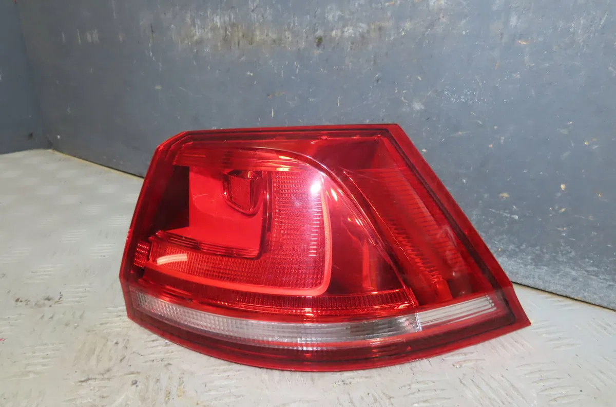 Feu arrière droit Volkswagen GOLF VII Variant (BA5, BV5) 1.4 tsi (2014-2020) occasion