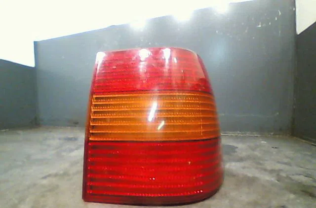 Feu arrière droit VOLKSWAGEN PASSAT 1994 occasion