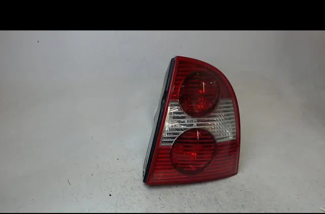 Feu arrière droit VOLKSWAGEN PASSAT 2002 occasion
